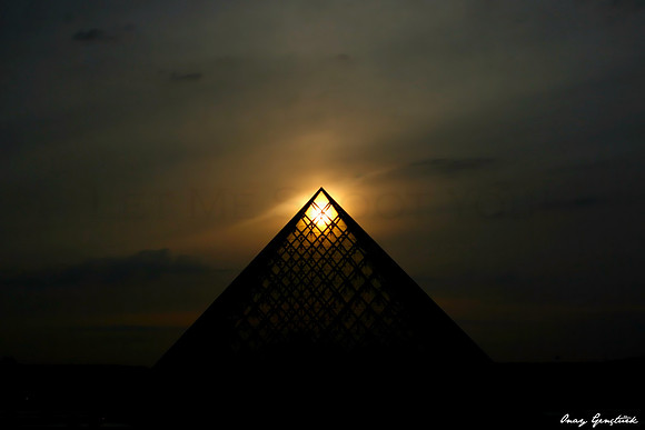 La Pyramide du Louvre