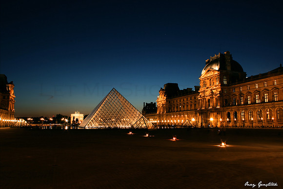 La Pyramide du Louvre @Night