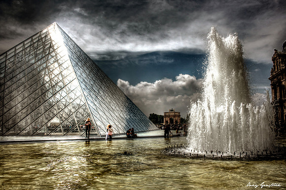 La Pyramide du Louvre